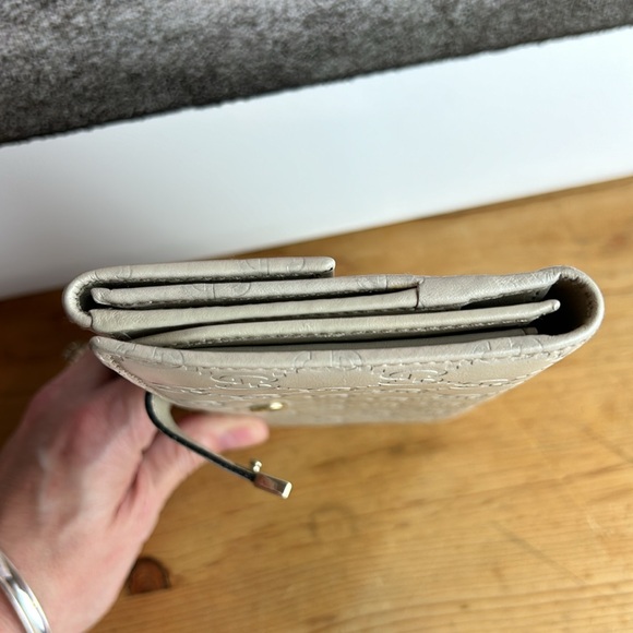 Gucci Double Sided Wallet. Great Condition - Picture 3 of 12